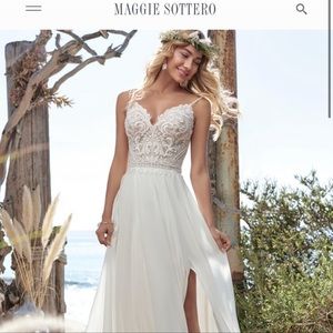 New never worn beautiful wedding dress, new with tags